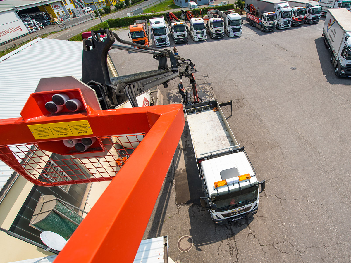 lkw-transporte-mit-ladekran-kapfenberg-leoben-steiermark